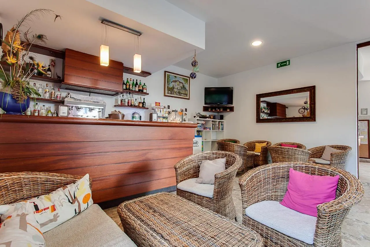קרביה Hotel Rosa