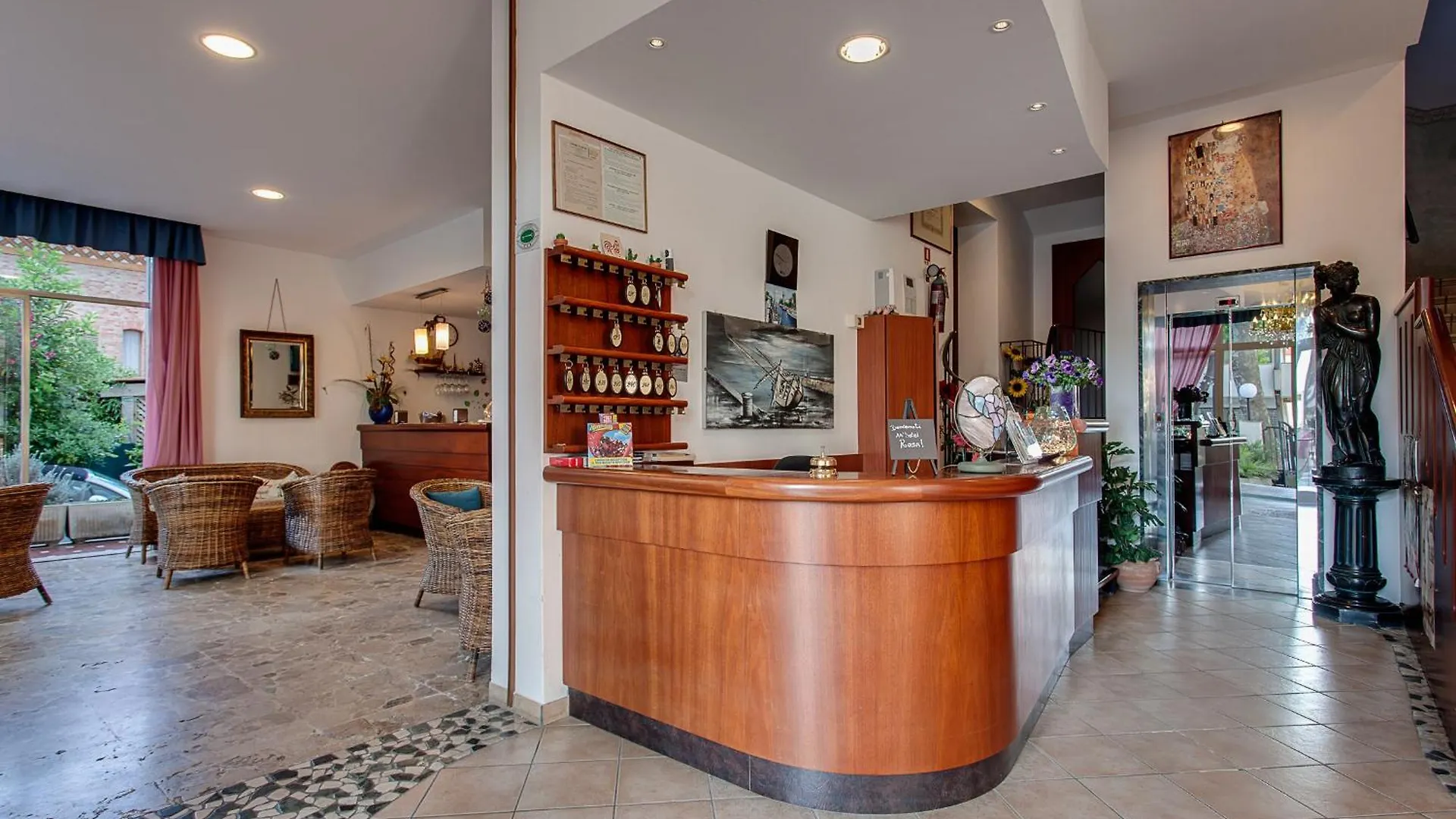 קרביה Hotel Rosa