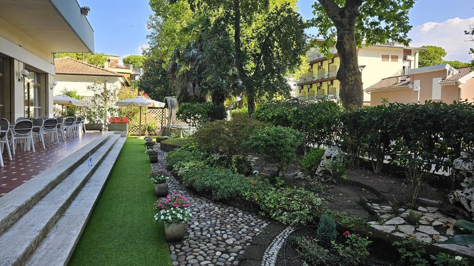 קרביה Hotel Rosa