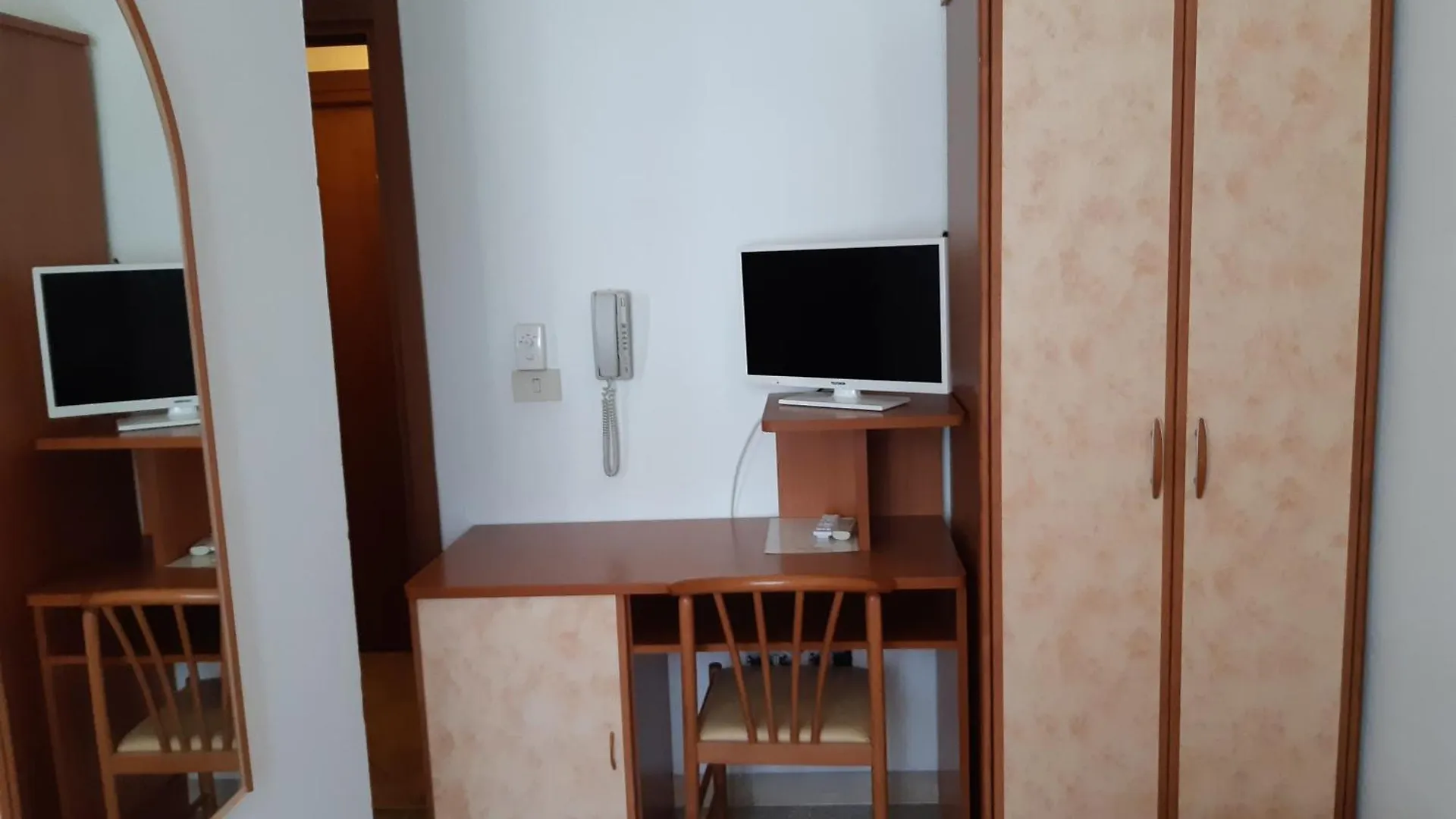 ***  קרביה Hotel Rosa איטליה