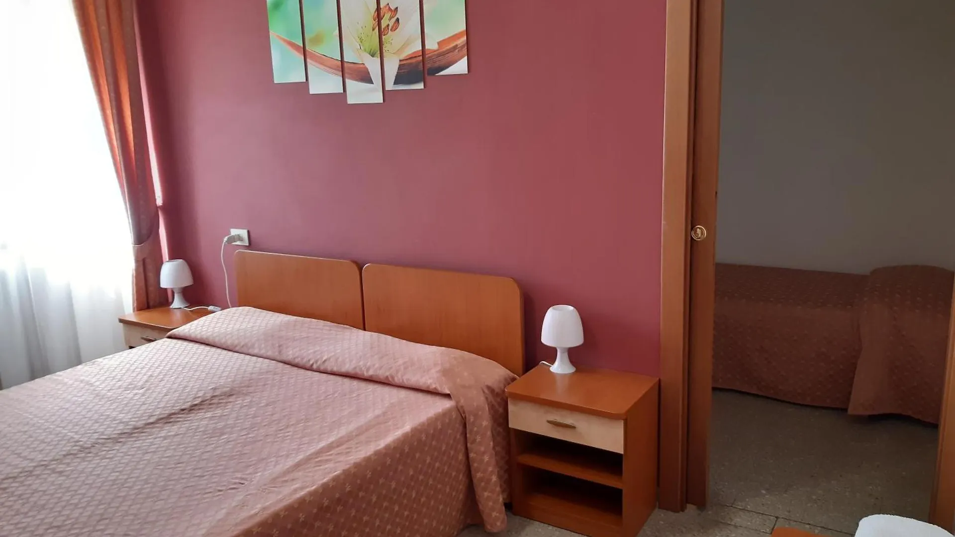 קרביה Hotel Rosa